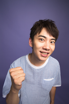 激动的青年男人