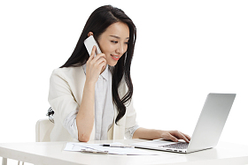 商务女性打电话