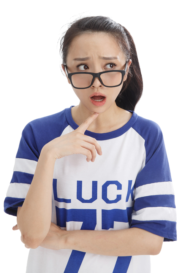 生气的年轻女孩