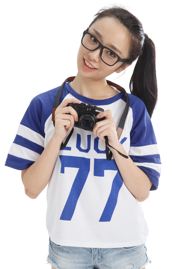 年轻女人拿着照相机图片