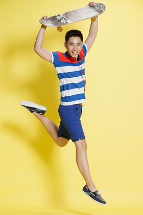 时尚的青年男人照片