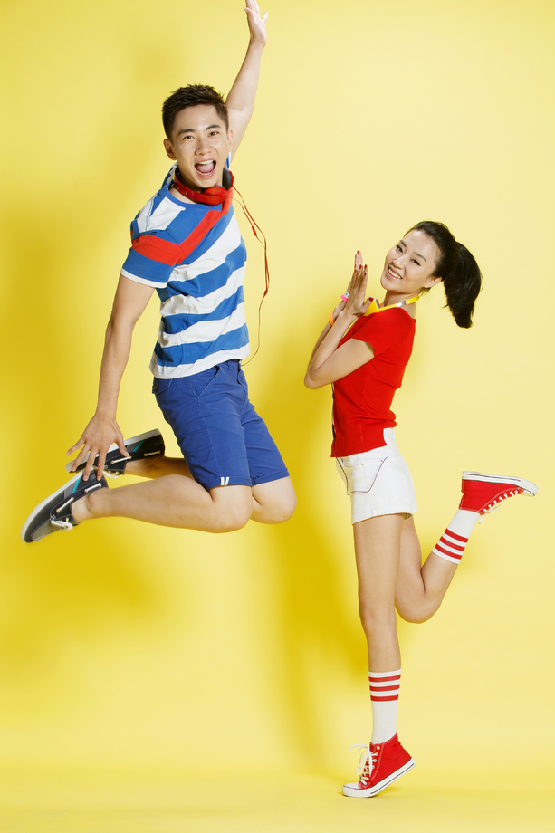 欢乐的青年男女