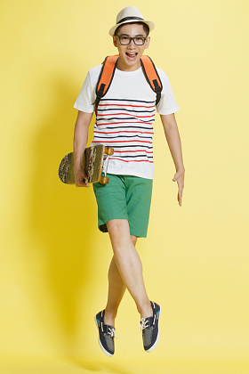 时尚的青年男人