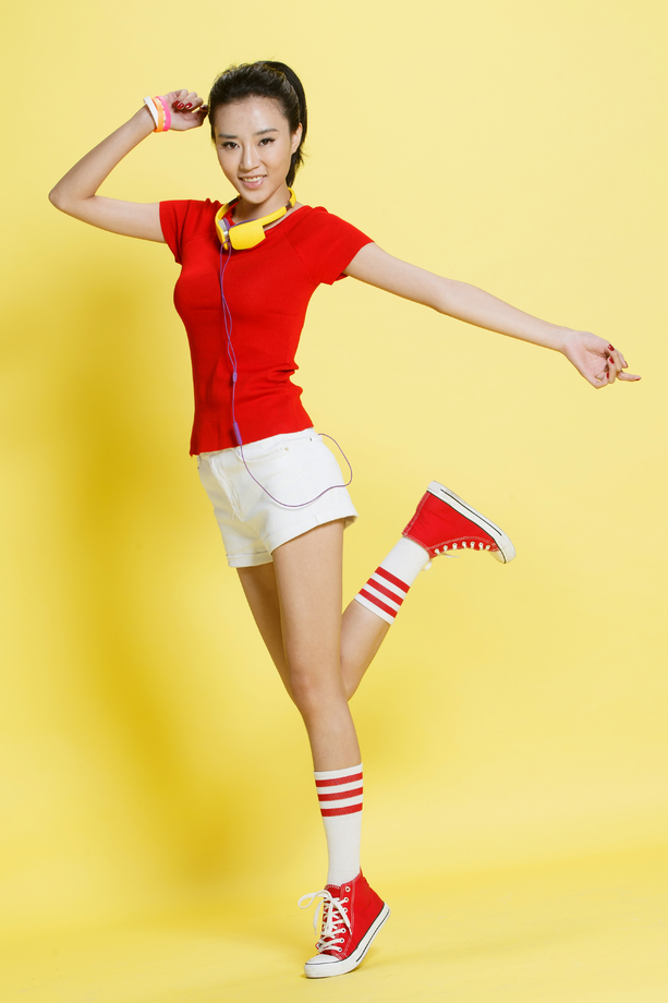 时尚活力的青年女人照片