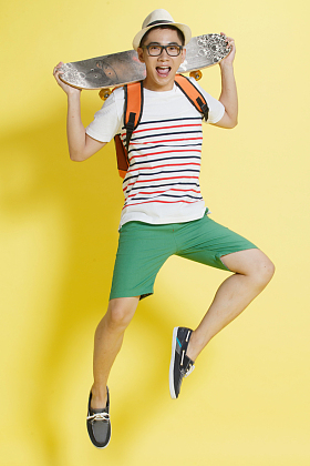 时尚的青年男人