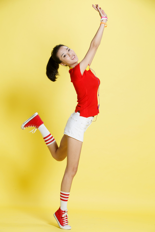 时尚活力的青年女人 时尚活力的青年女人