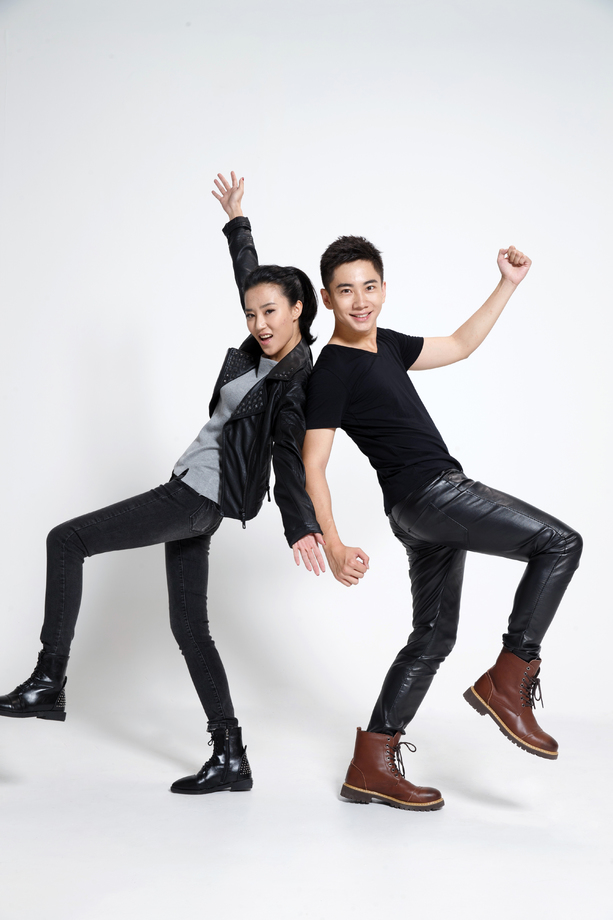 青年男女跳舞图片 青年男女跳舞图片