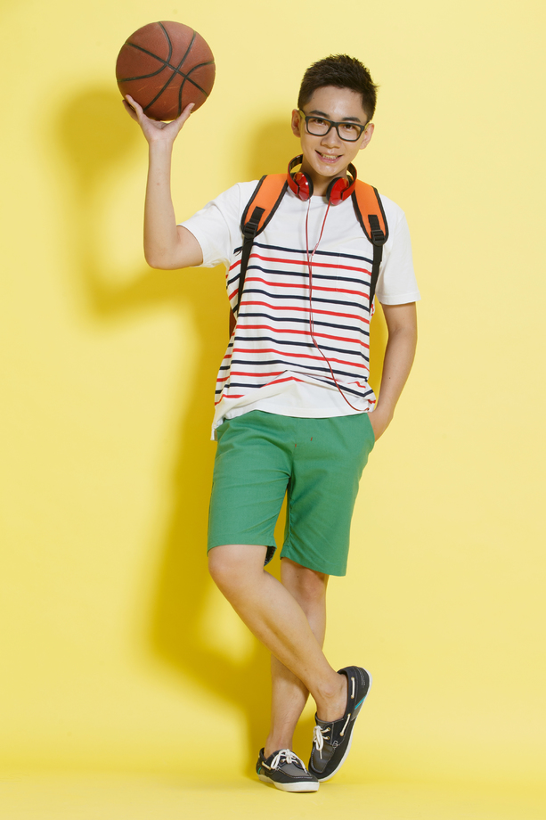 欢乐的青年男人