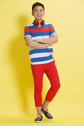 休闲的青年男人图片