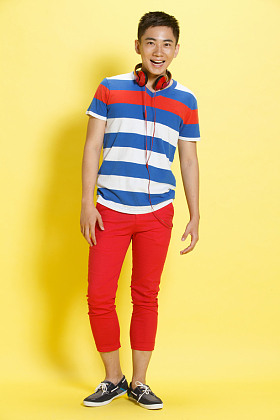 休闲的青年男人图片