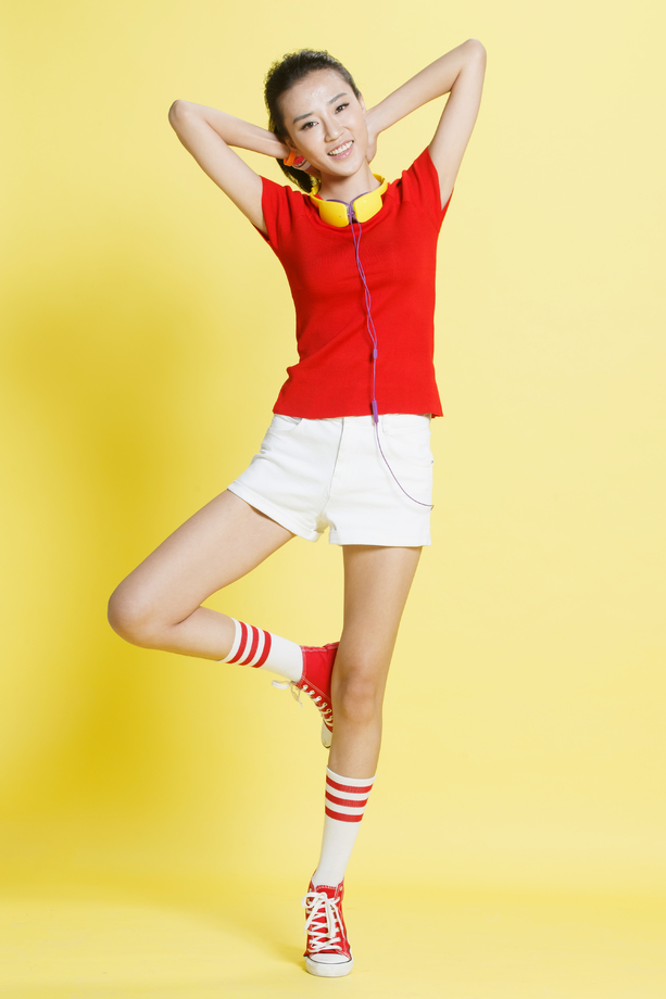 时尚活力的青年女人 时尚活力的青年女人