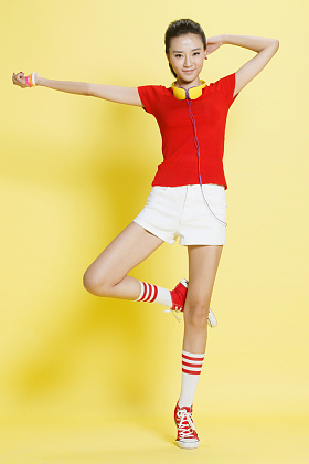 时尚活力的青年女人图片