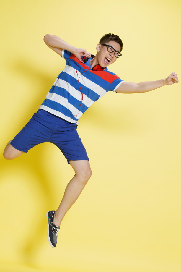 欢乐的青年男人 欢乐的青年男人