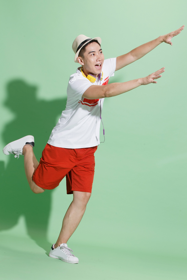 青年男人做手势图片 青年男人做手势图片