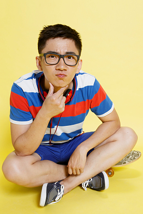 休闲的青年男人