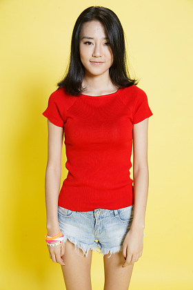 青年女人肖像图片