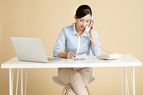 商务女人打电话图片