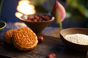 中秋节月饼图片