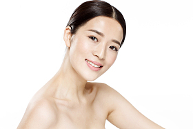 青年女人妆面肖像照片