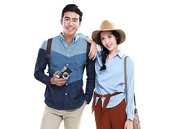 青年情侣旅行图片