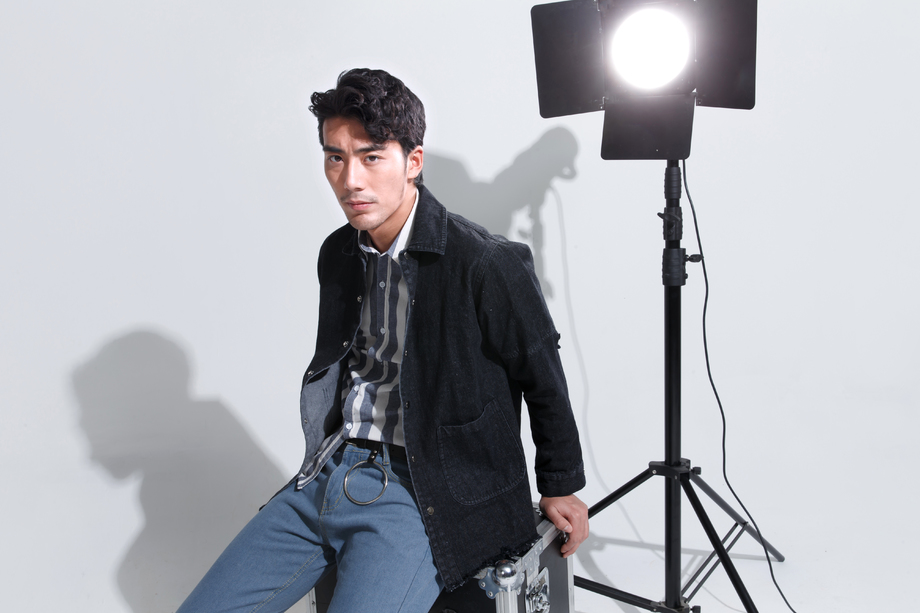 青年模特在摄影 青年模特在摄影