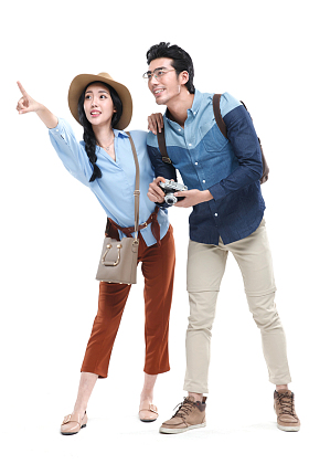 青年情侣旅行图片