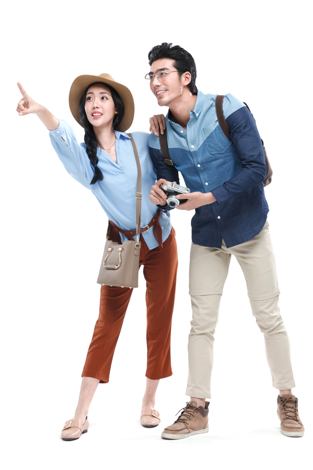 青年情侣旅行图片 青年情侣旅行图片