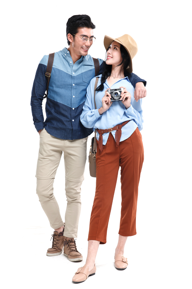 青年情侣旅行图片 青年情侣旅行图片