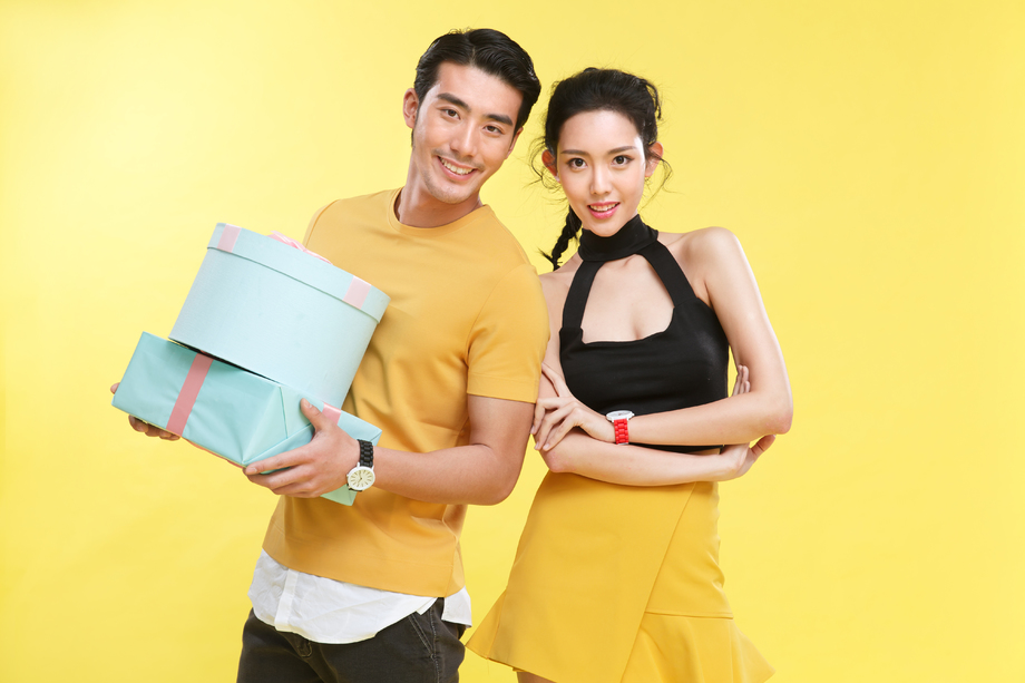 欢乐的青年情侣