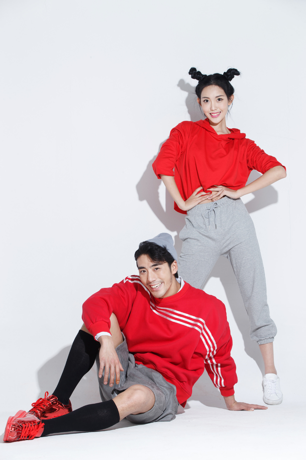 欢乐的青年男女图片