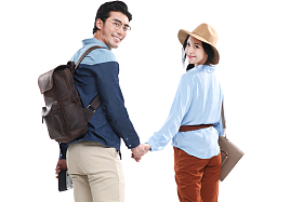 青年情侣旅行图片