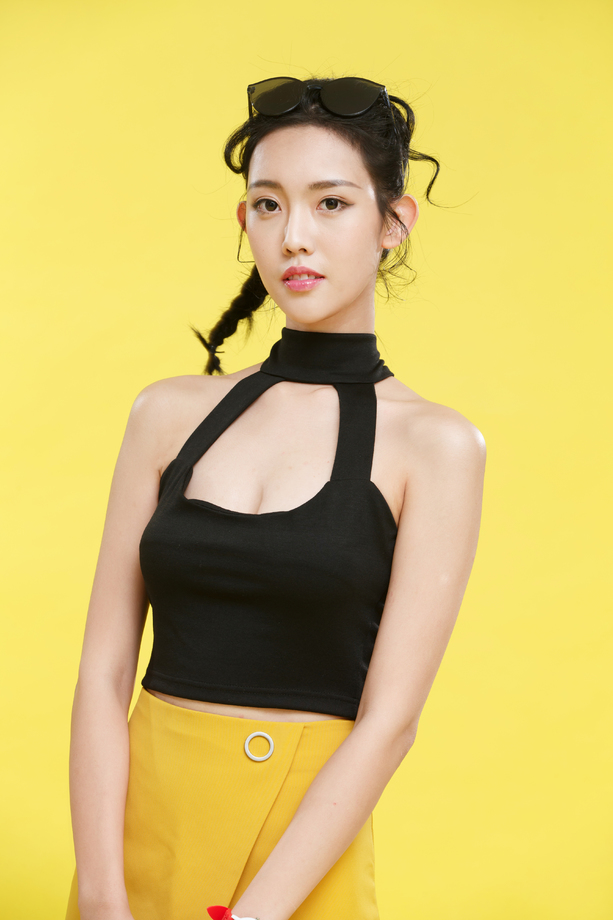 时尚的青年女人照片