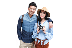 青年情侣旅行图片