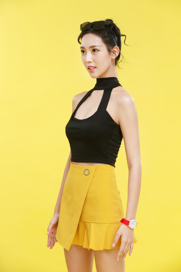 时尚的青年女人照片