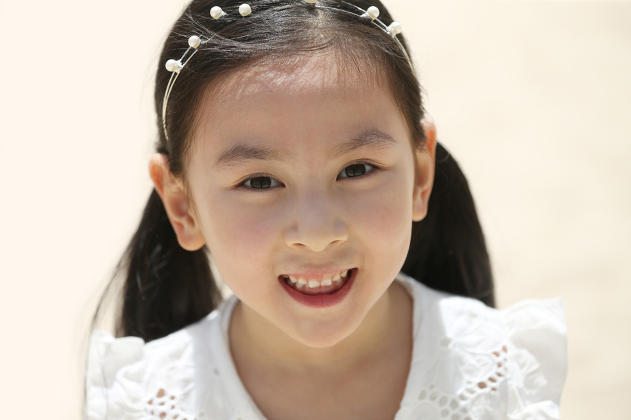 快乐的小女孩