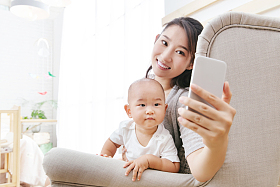 快乐母子玩耍图片