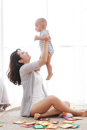 快乐母子玩耍图片