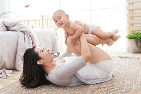 快乐母子玩耍图片