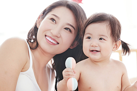 快乐母女玩耍图片