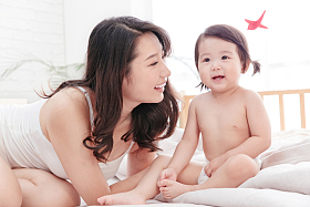 快乐母女玩耍图片