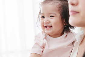 快乐母女玩耍图片