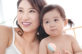 快乐母女玩耍图片