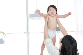 妈妈和宝宝玩耍图片