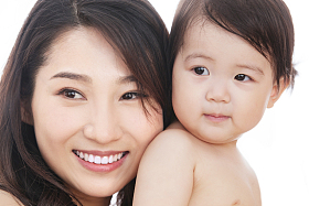 快乐母女玩耍图片