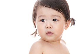 可爱宝宝在玩耍