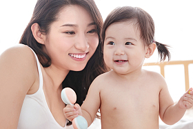 快乐母女玩耍图片