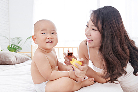 快乐母子玩耍图片