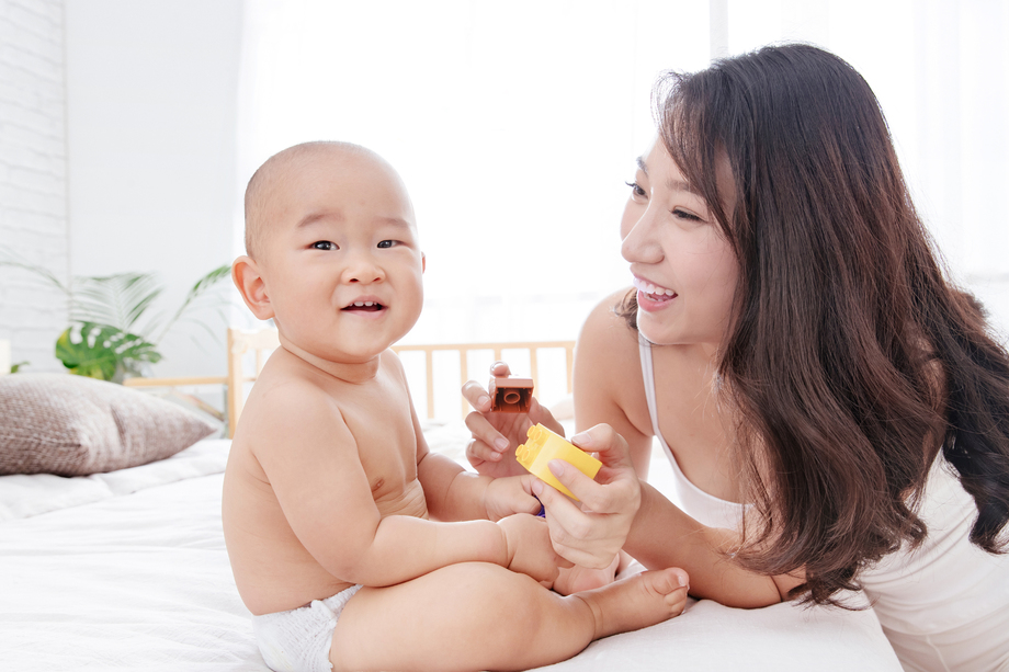 快乐母子玩耍图片