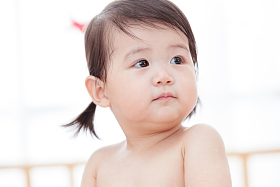 可爱宝宝在玩耍