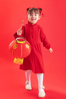 可爱的小女孩过新年